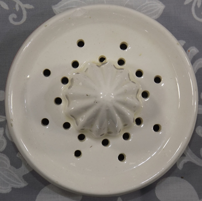 Reamer for a large orange and white 2 piece juicer