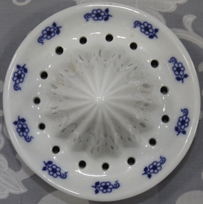 Blue and white Zwiebelmuster reamer