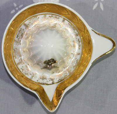 Top view of a poodle on a small Limoges juicer