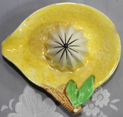Top view of a Maruhon Ware small lemon shape saucer shape juicer