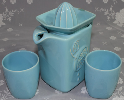 Partial set of a Diana (Australia) blue jug juicer including 2 tumblers