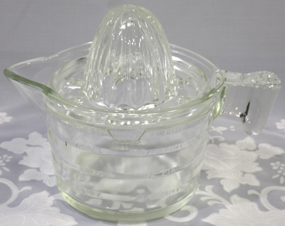 The other side of the US Glass clear glass juicer with teardrop handle