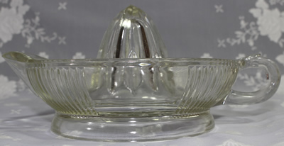 Side view of Federal clear glass juicer
