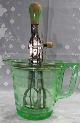 A mixer in a U.S. Glass Green glass snowflake 4 cup juicer jug
