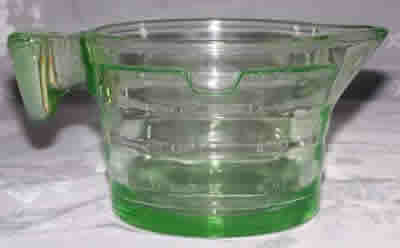 U.S. Glass juicer measuring jug left side