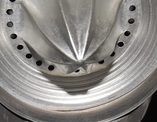 Juicer is enclosed and cannot be removed