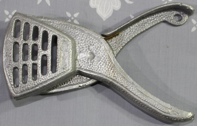 Hand held pitted alumium LIME SQUEEZER