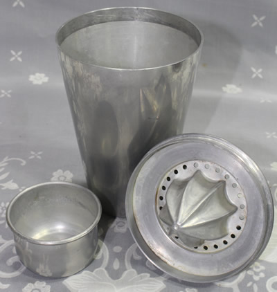 An open 3 piece aluminium 8&frac12;" cocktail shaker with a juicer