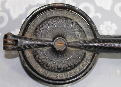 Elaborate top of an Arcade No. 2 Lemon Squeezer