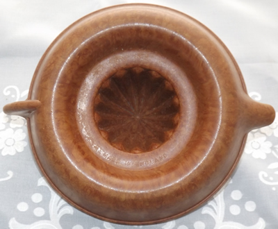 Brown/tan mottled Bakelite juicer bottom view
