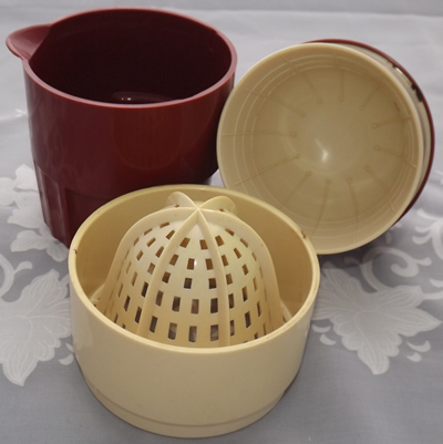 3 parts of maroon and cream push juicer