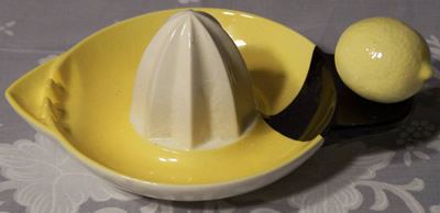 Goebel saucer juicer with lemon handle