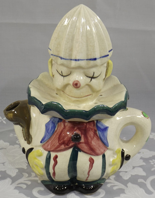 7¼" white clown with striped pants and maroon vest juicer