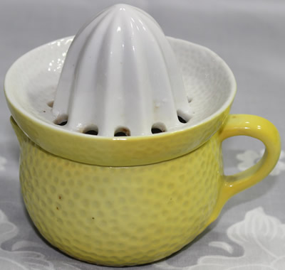'Germany' 3¼" yellow peel texture juicer