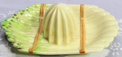 A Marutomo Ware asparagus ceramic juicer