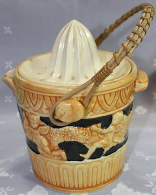Japanese cupid cane handle bucket juicer