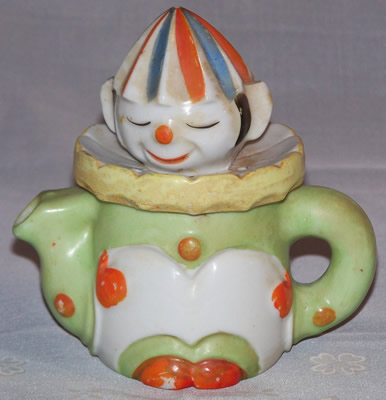 4&frac12;" pale green and white with blue and red clown juicer