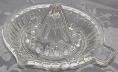 11&frac12; cm clear glass panelled juicer