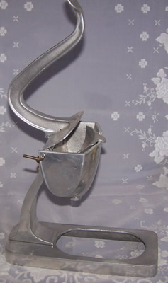 Aluminium leaver on base hand juicer
